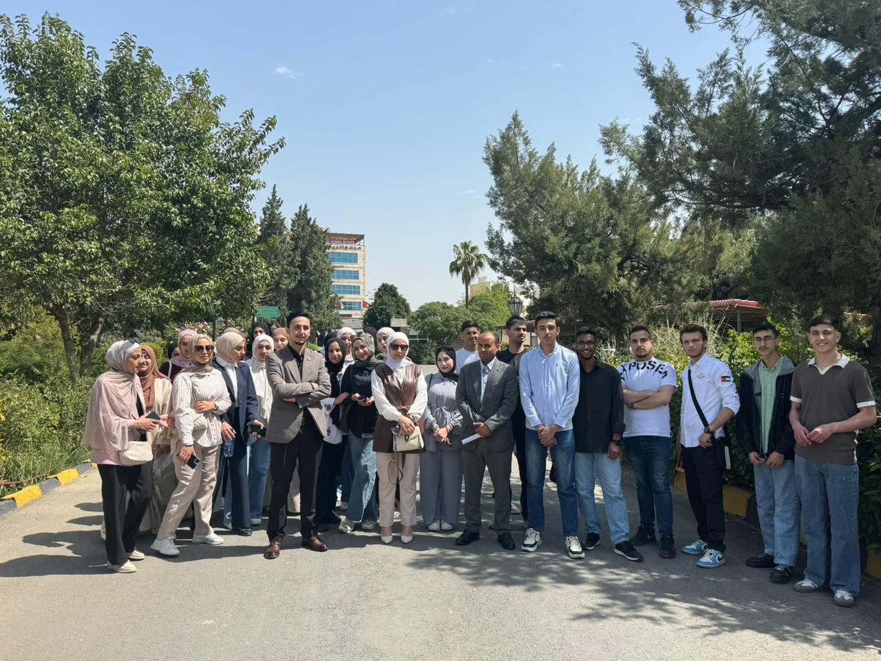 زيارة ميدانية لطلبة تخصص الوسائط المتعددة الرقمية إلى مؤسسة الإذاعة والتلفزيون