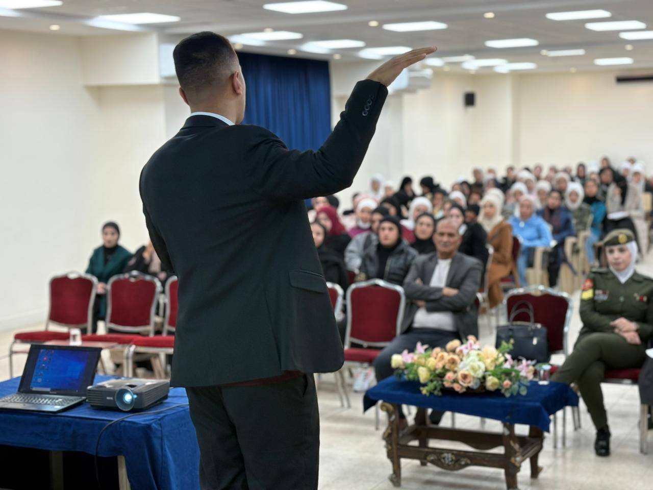 محاضرة توعوية في كلية حطين حول السلم المجتمعي